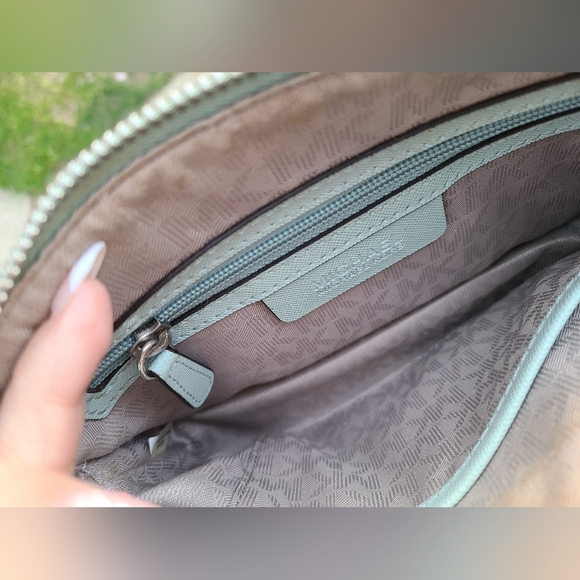 Michael Kors Cindy Large Crossbody - Picture 12 of 12